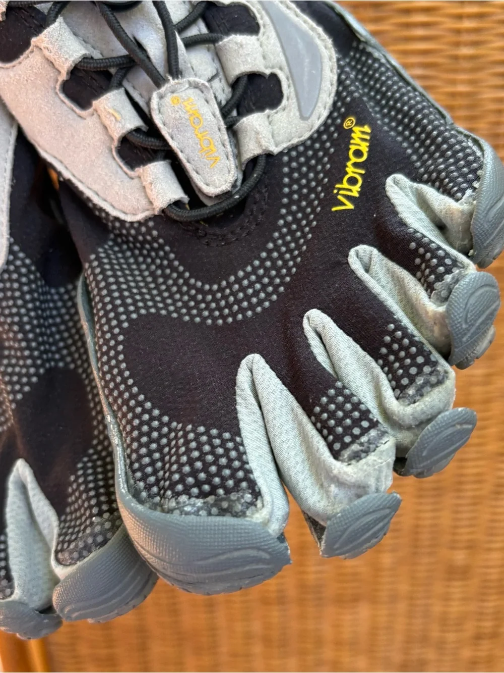 Vibram Women’s Toe Five Finger Shoes 39 8.5 Yellow Black Casual Trendy Gorpcore